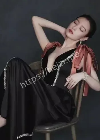 倪妮巴黎时装周造型